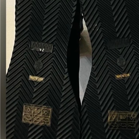 Elegant Black Bamboo Ankle Boots with Gold Chain extra cute and edgy - Picture 2 of 3